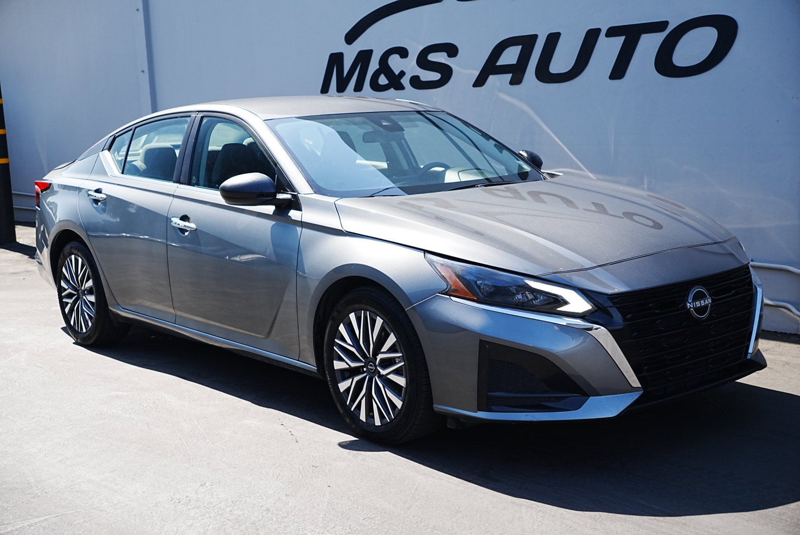 Used 2024 Nissan Altima 2.5 SV image 3