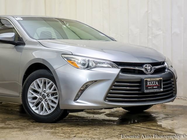 Used 2016 Toyota Camry LE image 3