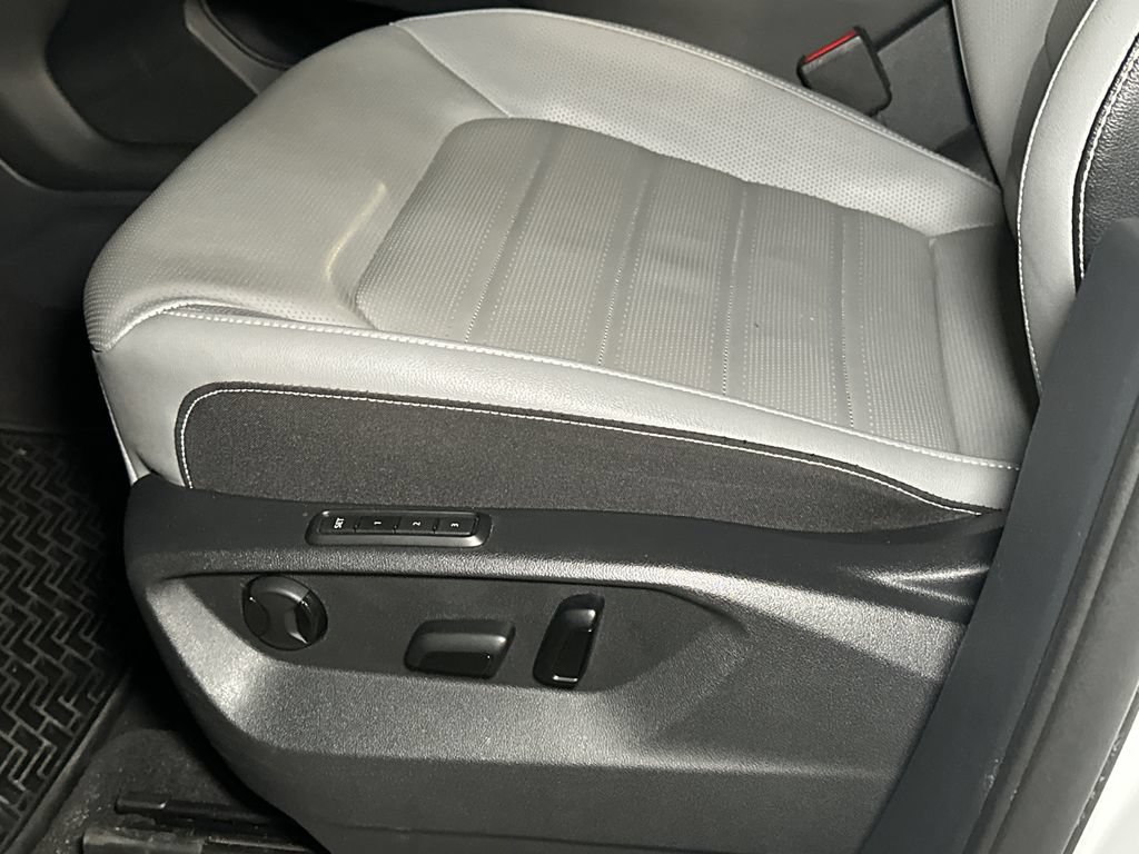Used 2024 Volkswagen Atlas Cross Sport SEL R-Line AWD/4WD image 17