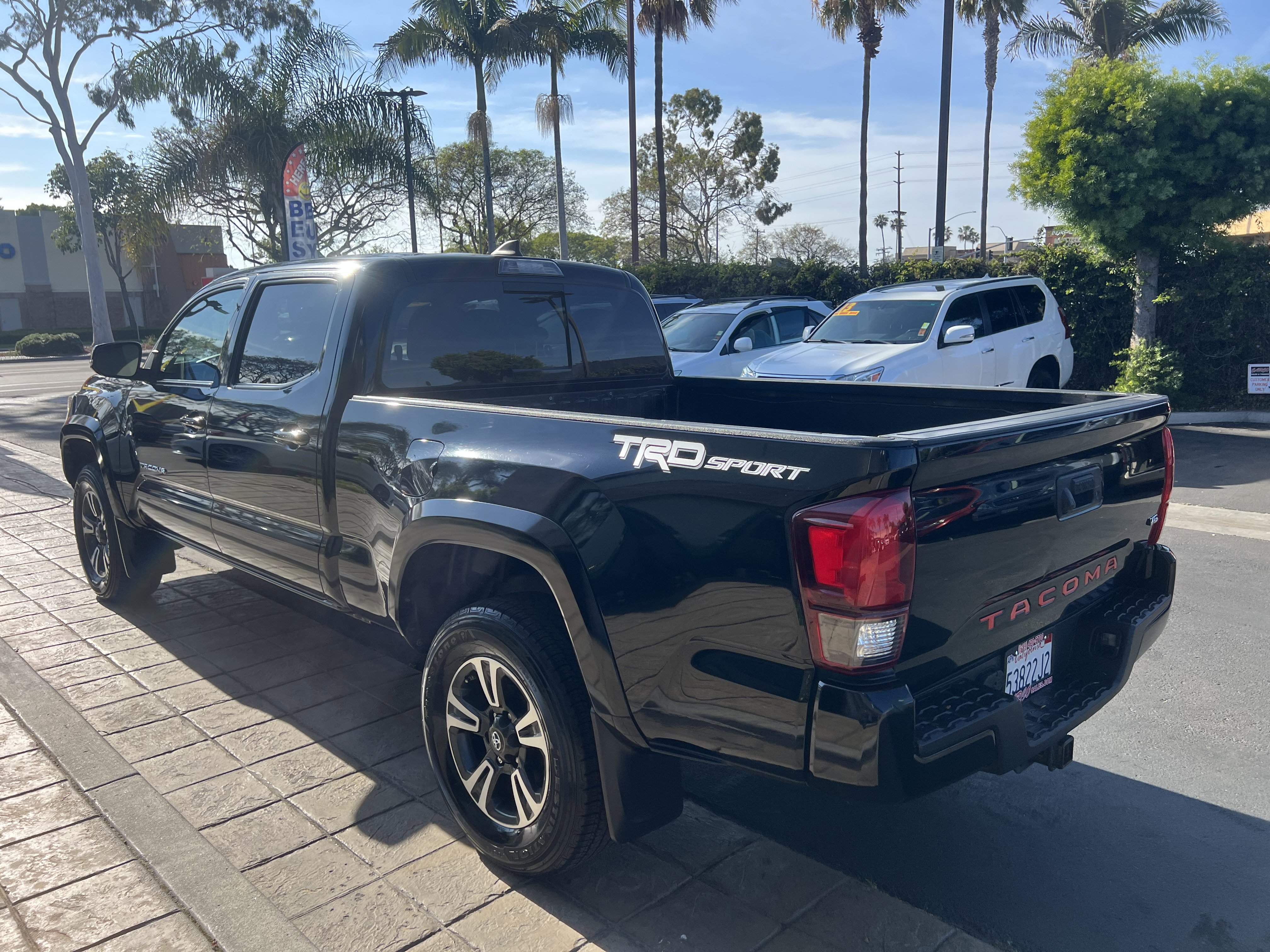 Used 2018 Toyota Tacoma TRD Sport image 6