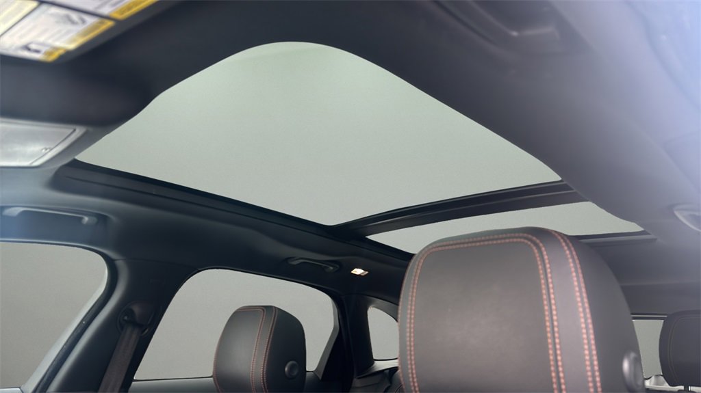 Used 2018 Jaguar F-PACE Prestige image 15