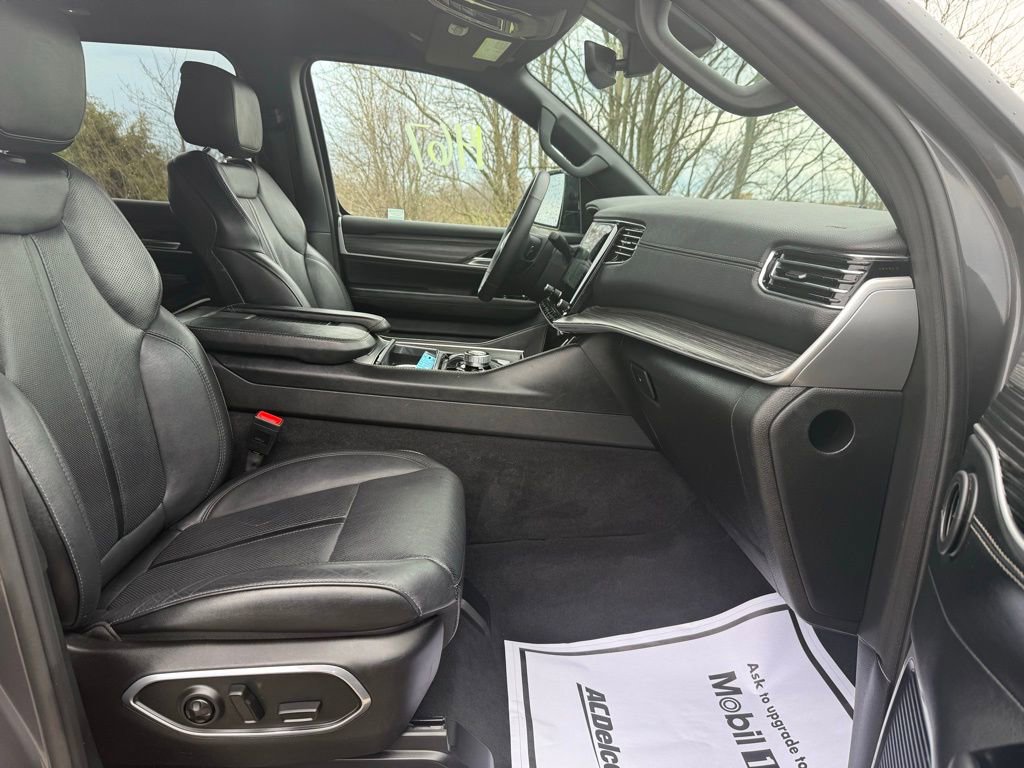 Used 2024 Jeep Wagoneer Series II w/ Flexible Seating Group image 23