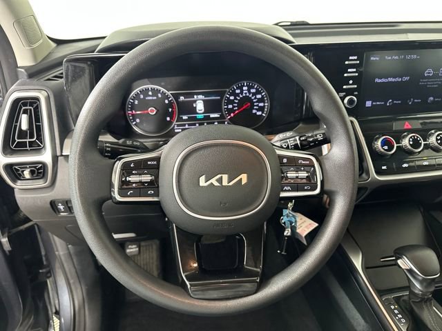 Used 2022 Kia Sorento LX image 14