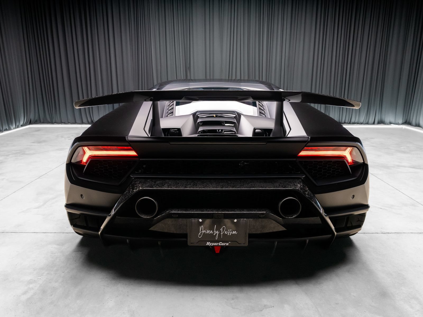 Used 2018 Lamborghini Huracan Performante AWD/4WD image 13