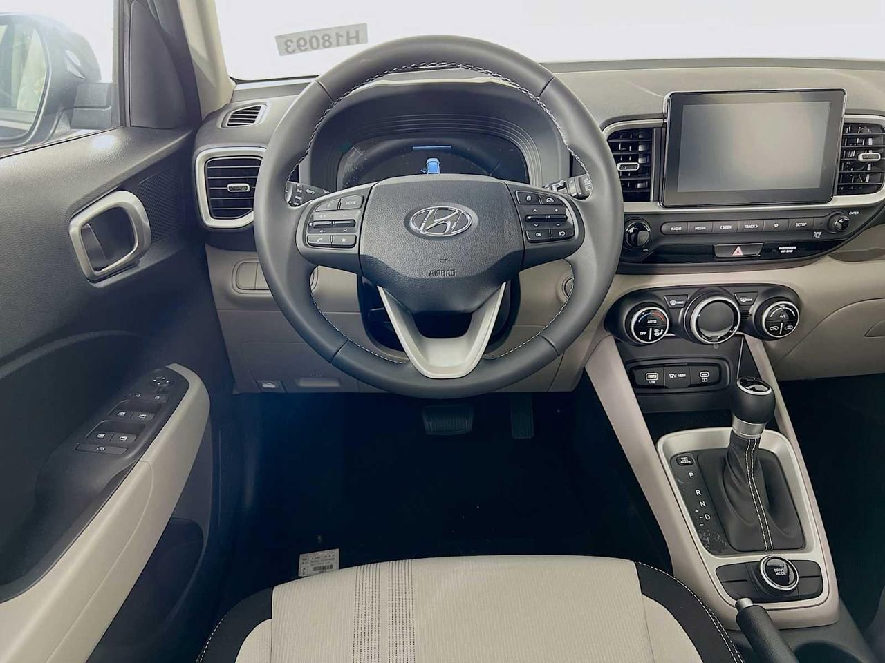 New 2025 Hyundai Venue SEL image 15