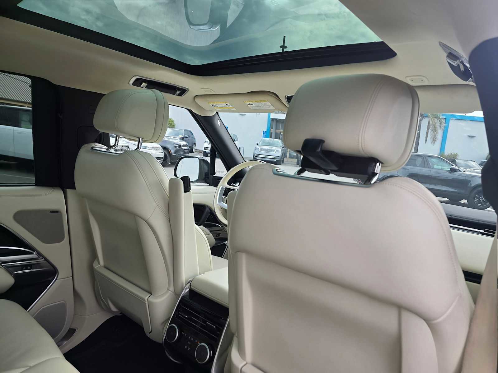 Used 2024 Land Rover Range Rover SE image 15