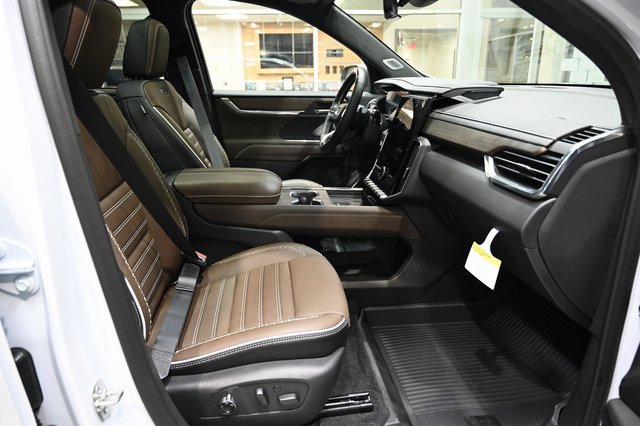 New 2026 GMC Acadia Denali Ultimate w/ LPO, Floor Liner Package image 10