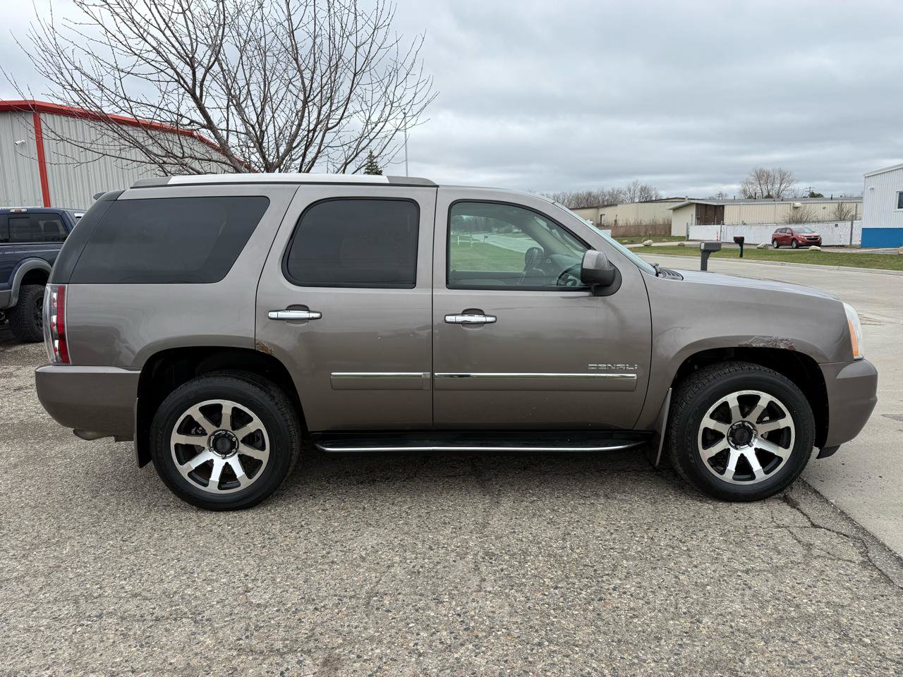 Used 2011 GMC Yukon Denali image 4