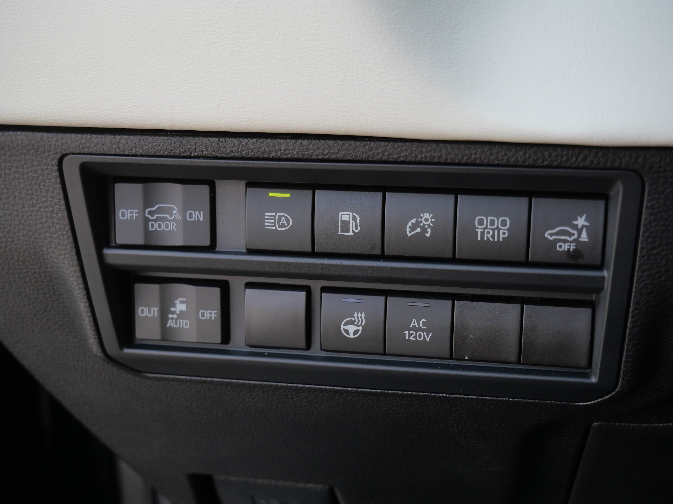 Certified 2025 Toyota Sequoia Capstone AWD/4WD image 27