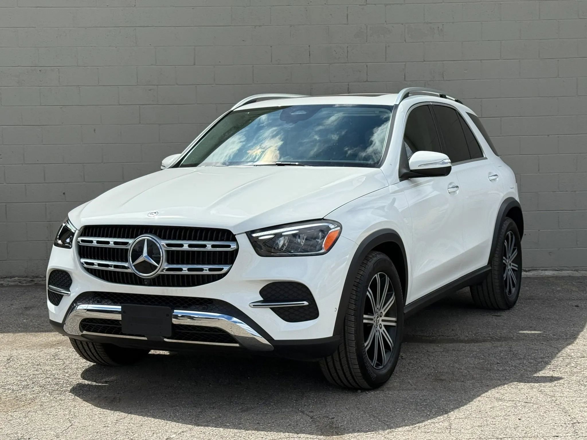 Used 2025 Mercedes-Benz GLE 450e 4MATIC image 1