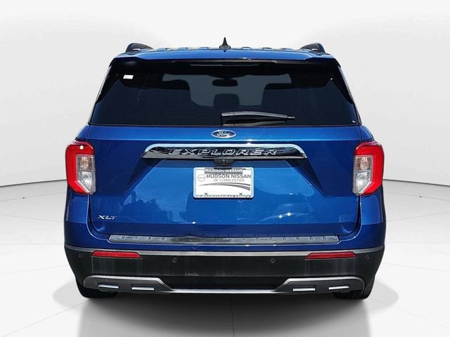 Used 2022 Ford Explorer XLT w/ Equipment Group 202A image 4