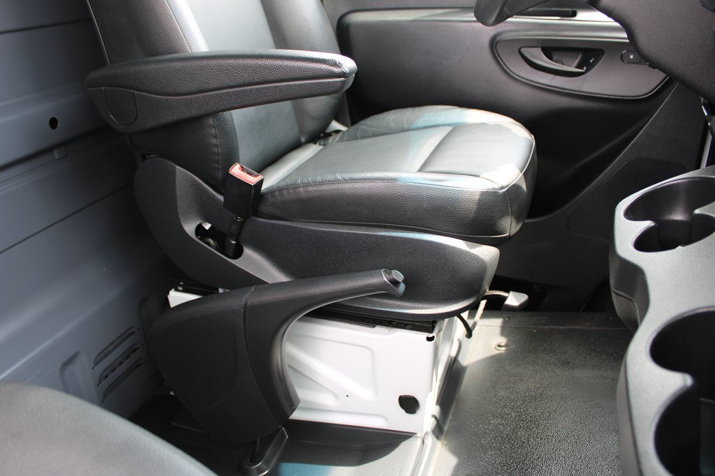 Used 2025 Mercedes-Benz Sprinter 2500 image 32