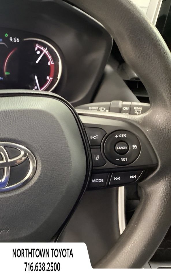 Used 2025 Toyota RAV4 XLE AWD/4WD image 24