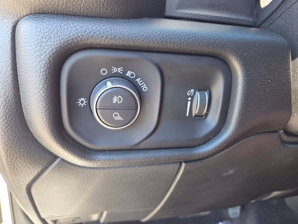 Used 2025 RAM 2500 Big Horn AWD/4WD image 25