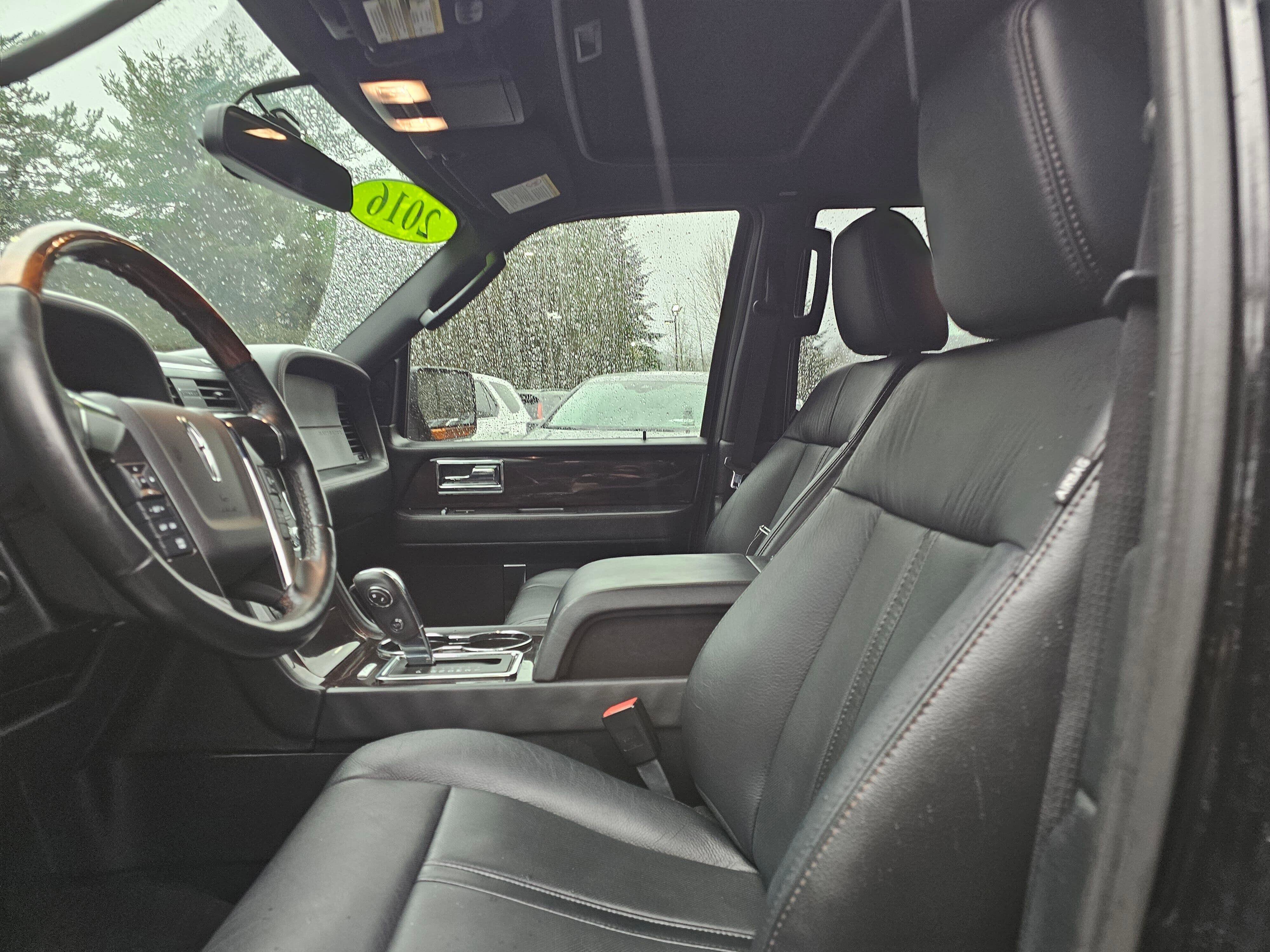 Used 2016 Lincoln Navigator L Reserve image 22