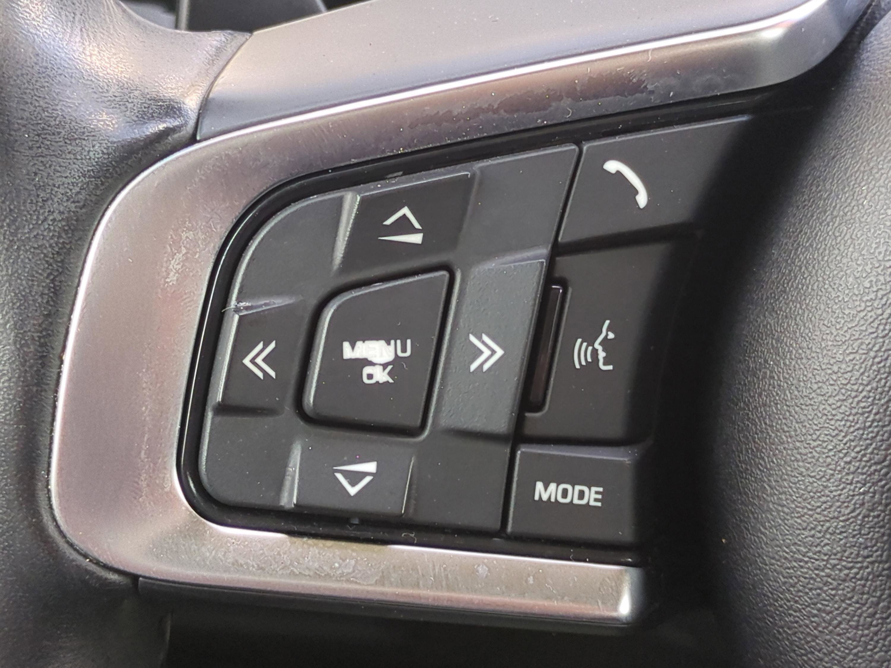 Used 2020 Jaguar E-PACE SE image 24