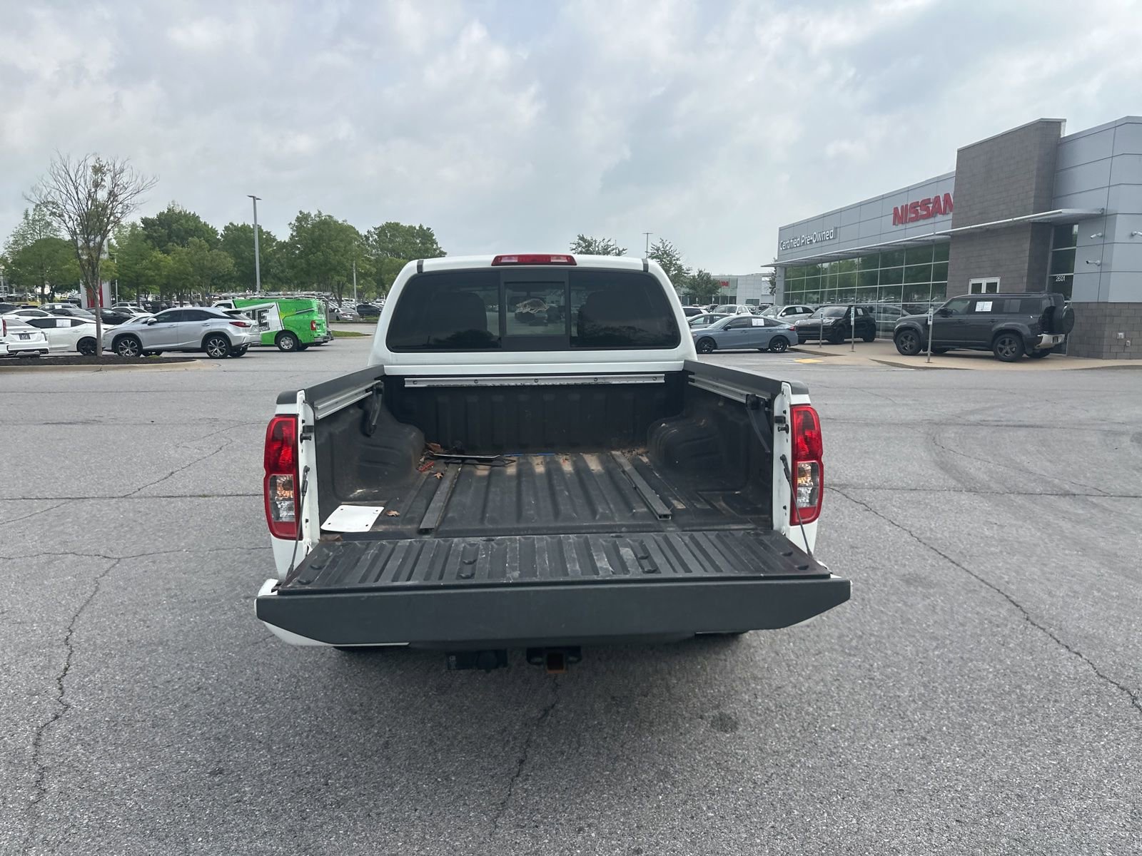 Used 2021 Nissan Frontier SV w/ Midnight Edition Floor Mats AWD/4WD image 11