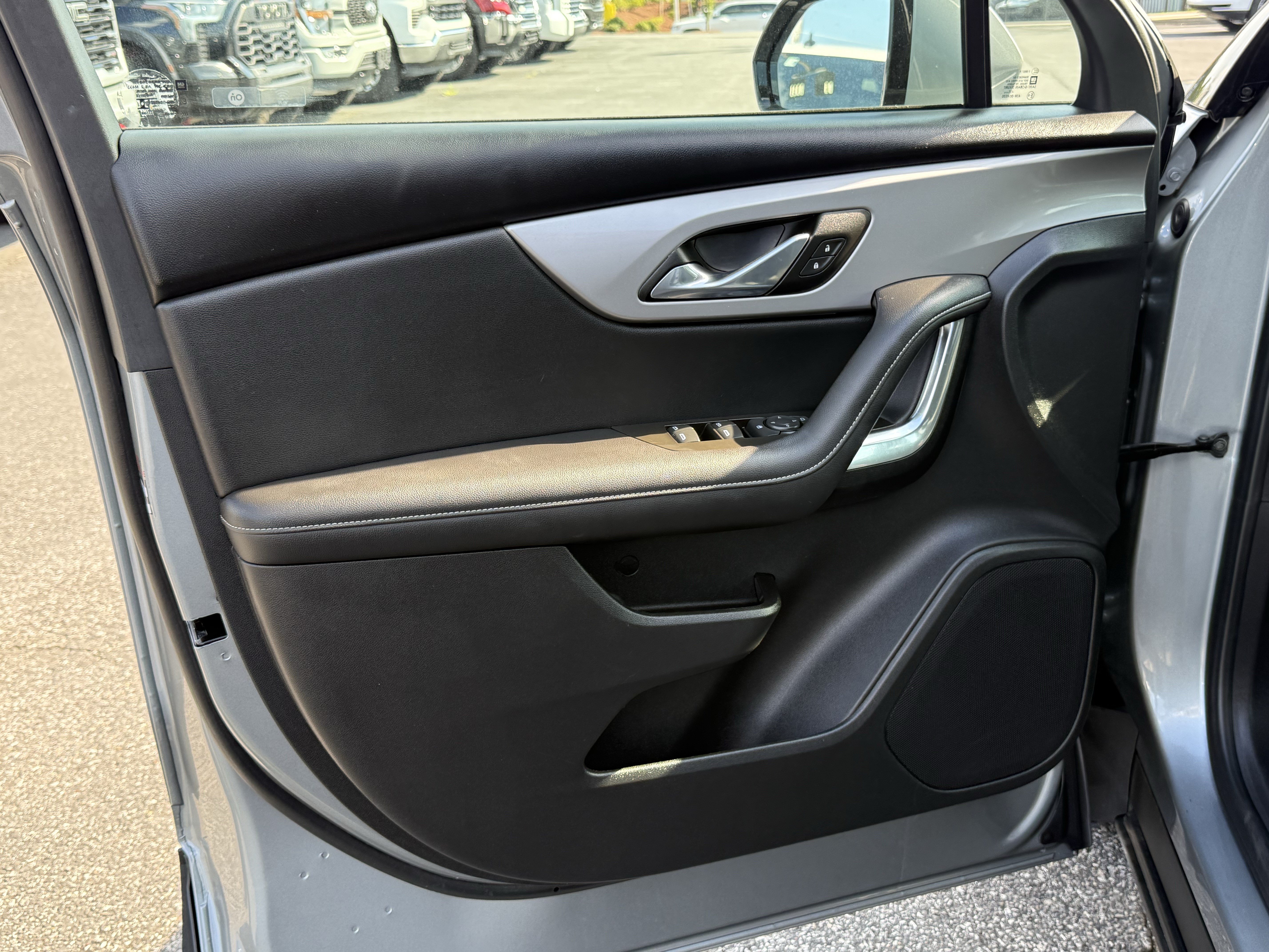 Used 2025 Chevrolet Blazer LT FWD image 14