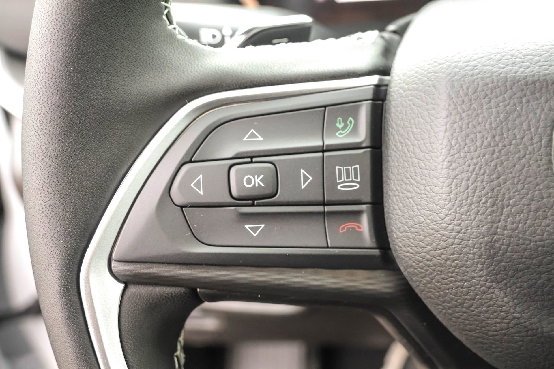 New 2025 Jeep Grand Cherokee Altitude image 26