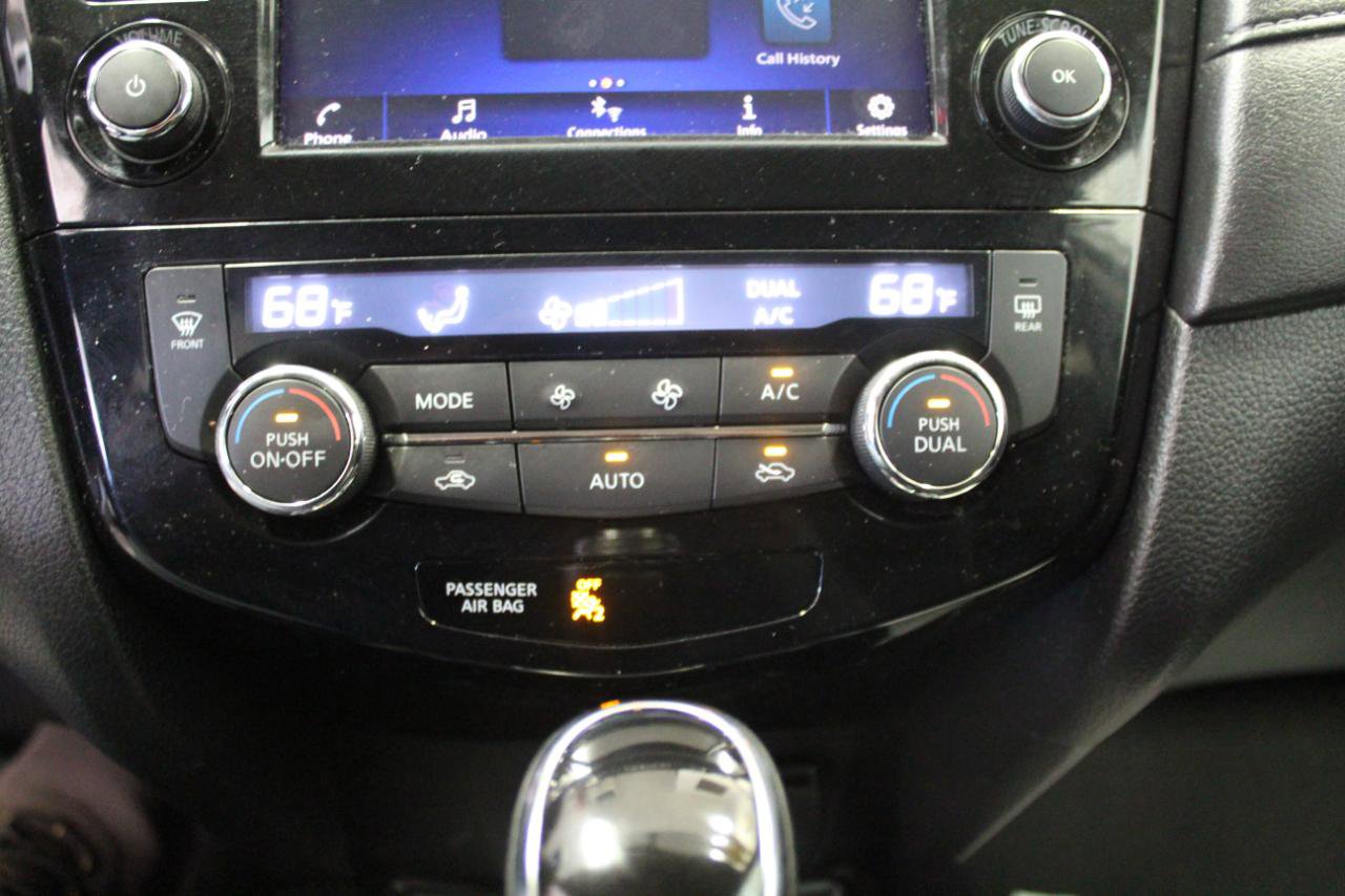 Used 2018 Nissan Rogue SV image 15