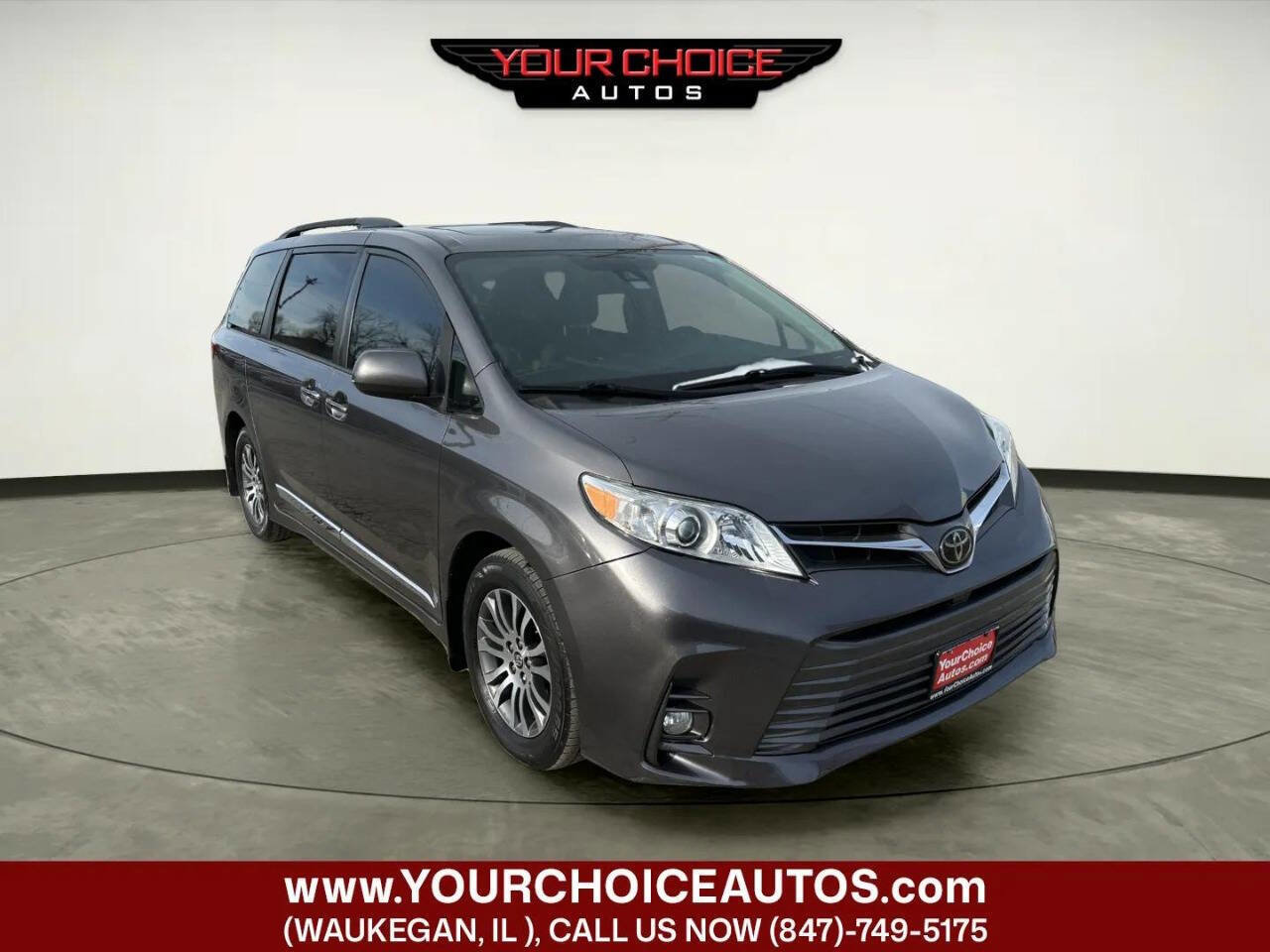 Used 2018 Toyota Sienna XLE w/ XLE Navigation Package FWD image 7