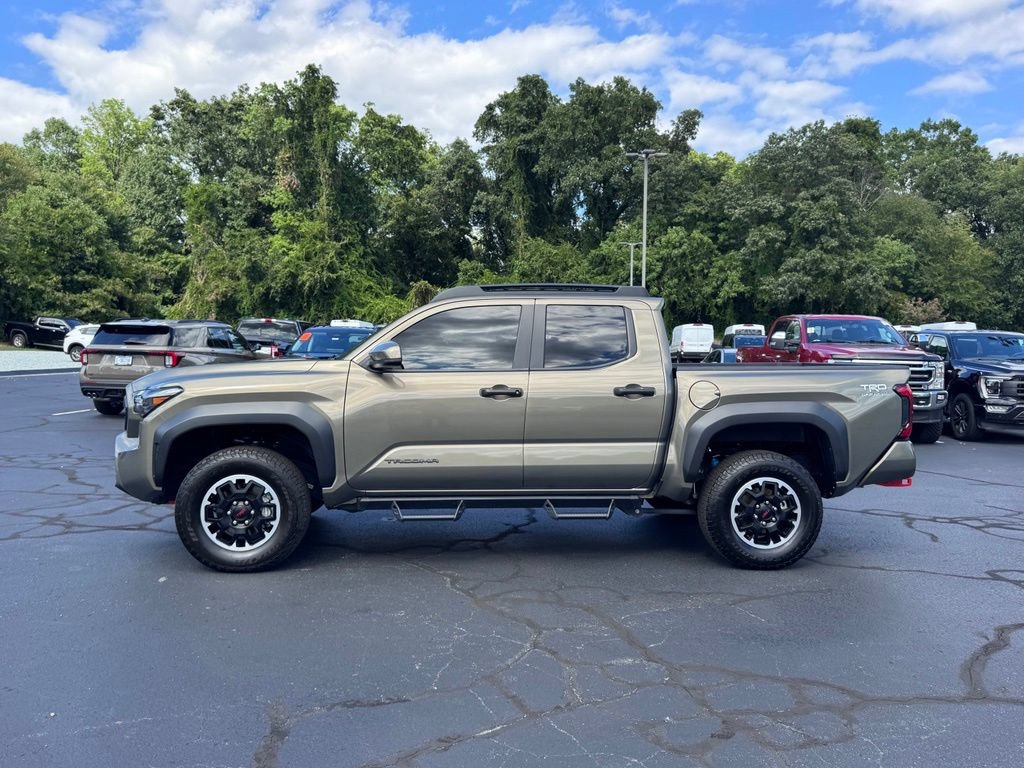 Used 2025 Toyota Tacoma TRD Off-Road AWD/4WD image 3
