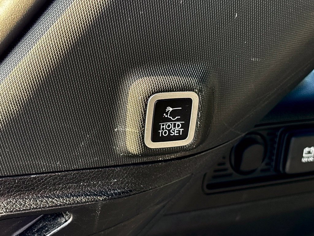 Used 2023 Jeep Grand Cherokee Altitude RWD image 23