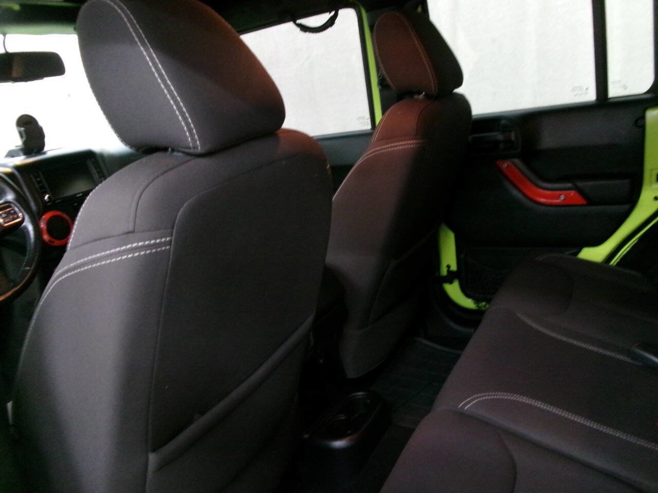 Used 2017 Jeep Wrangler Unlimited Rubicon w/ Cold Weather Group image 17