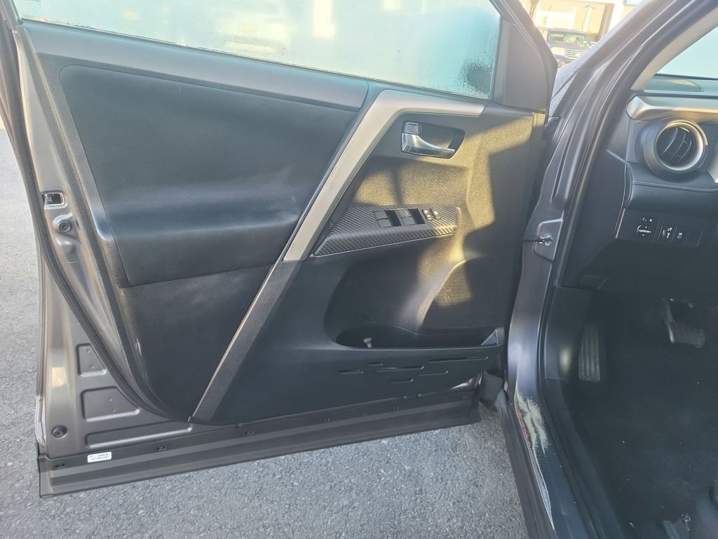 Used 2015 Toyota RAV4 XLE image 11