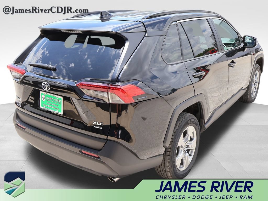 Used 2025 Toyota RAV4 XLE AWD/4WD image 5