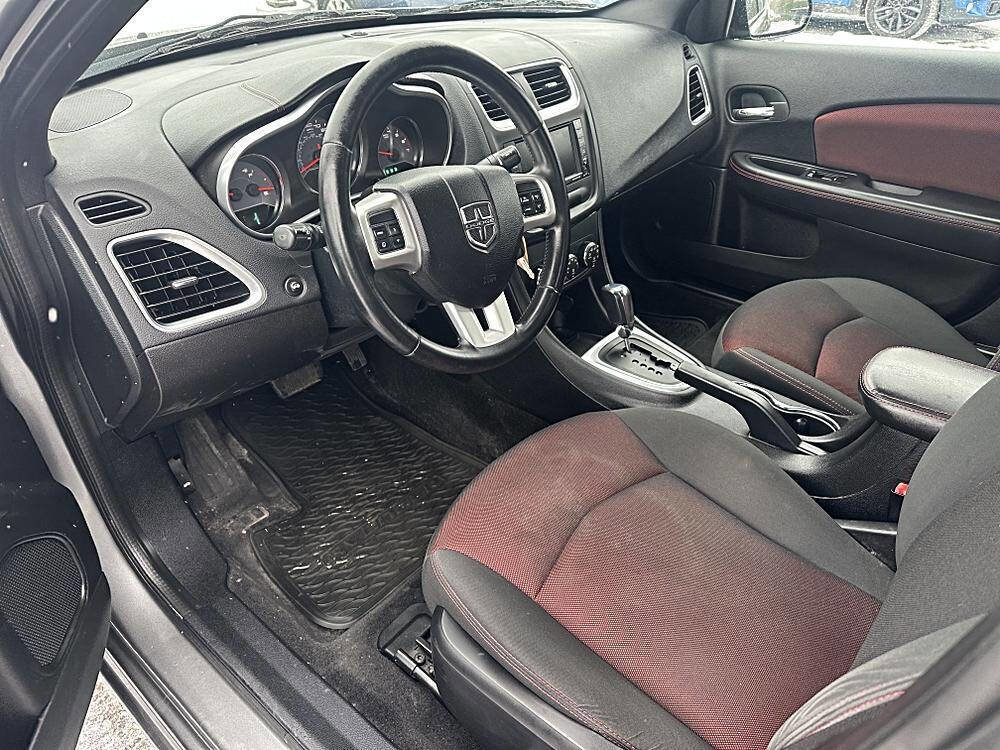 Used 2011 Dodge Avenger Heat image 9