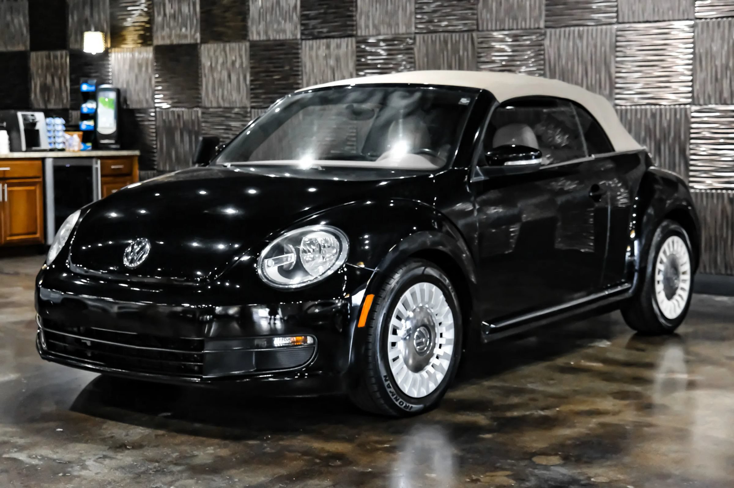 Used 2014 Volkswagen Beetle 2.5 FWD image 10