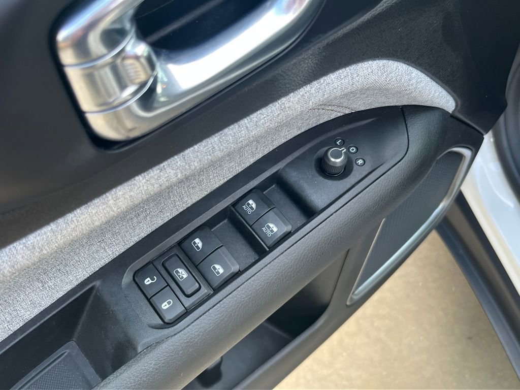 Used 2022 Jeep Compass Latitude image 28