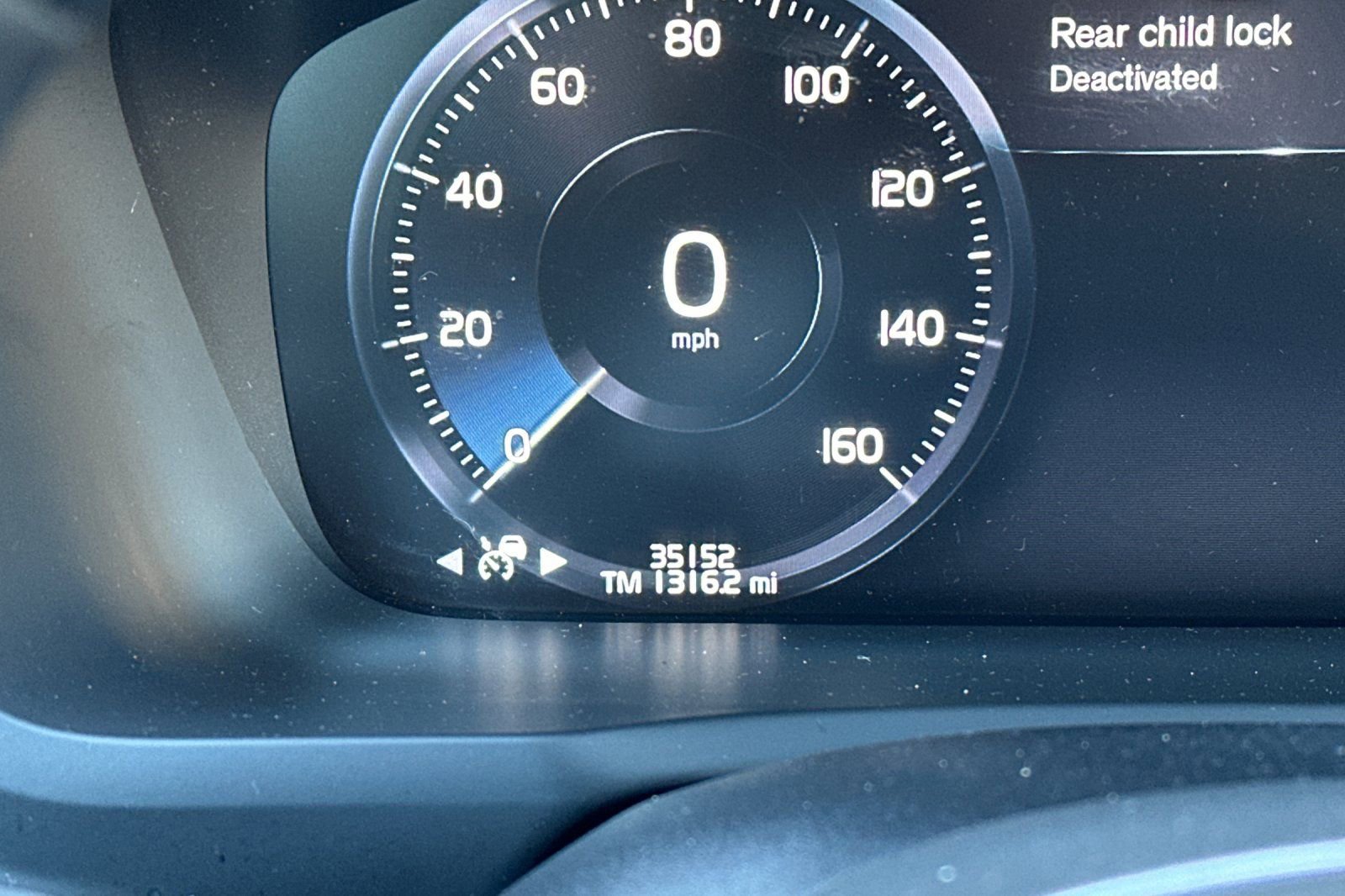 Used 2022 Volvo XC90 T8 R-Design image 28