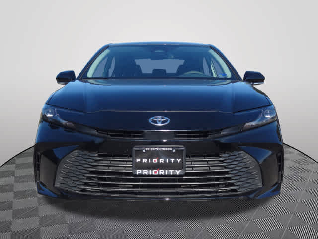 Used 2025 Toyota Camry LE FWD image 5