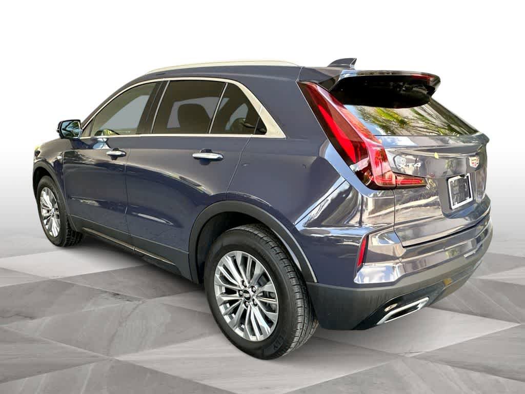 Used 2025 Cadillac XT4 Premium Luxury image 6