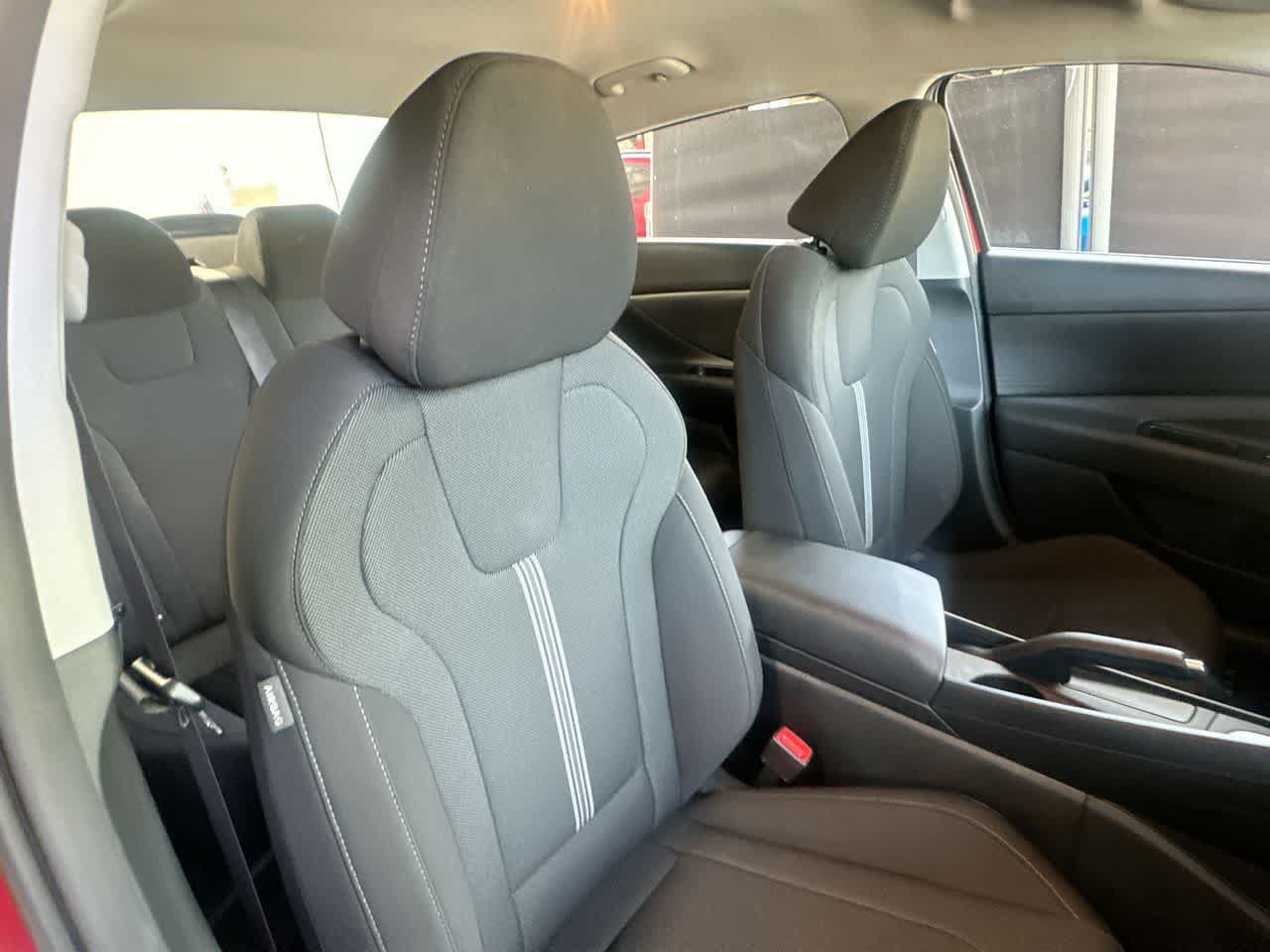 Used 2026 Hyundai Elantra SE FWD image 27