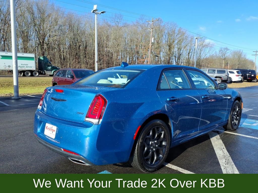 Used 2023 Chrysler 300 Touring L w/ Popular Equipment Group image 4