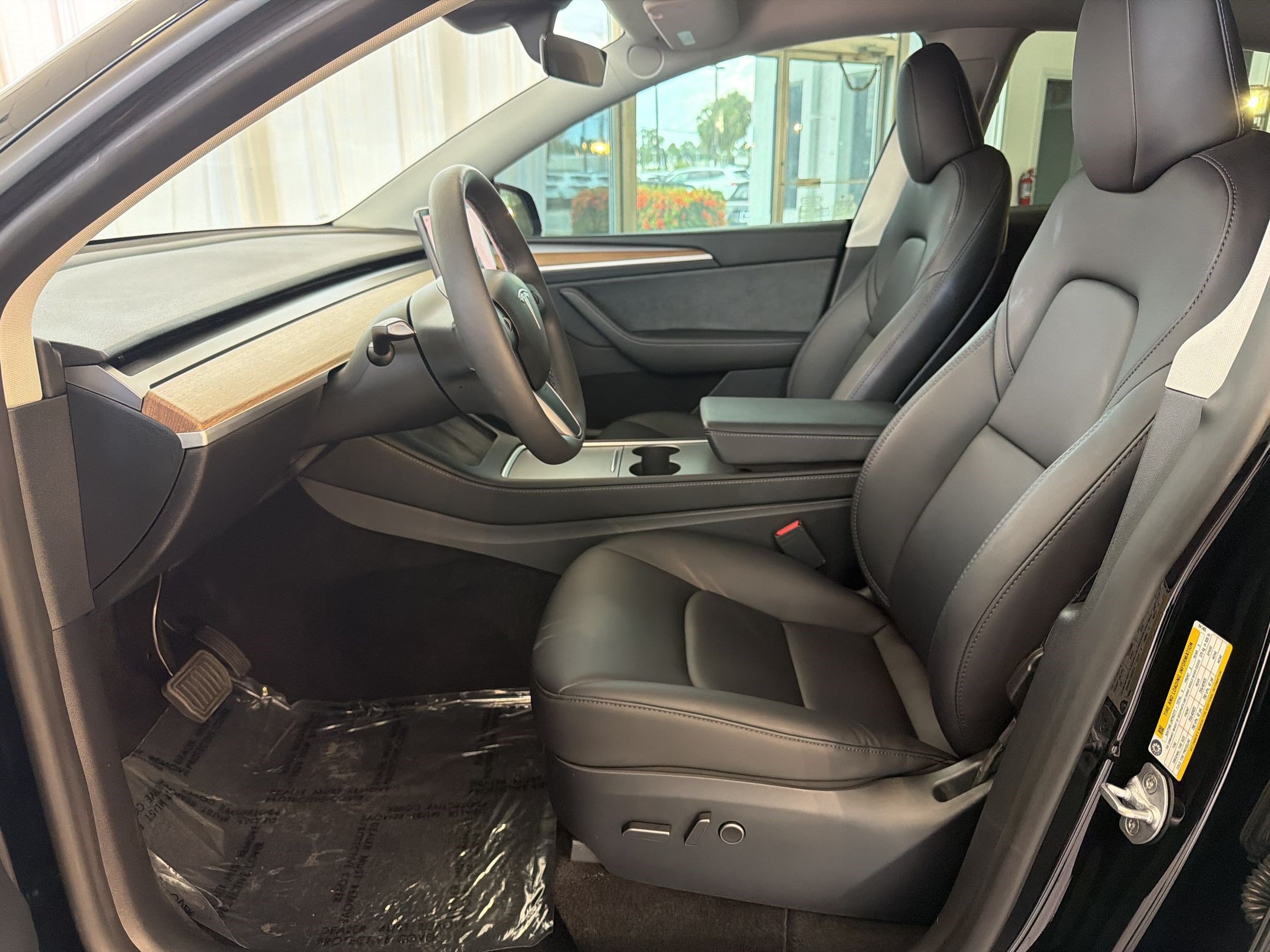 Used 2023 Tesla Model Y 2WD image 5