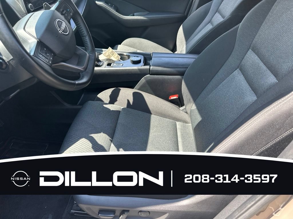 Certified 2025 Nissan Rogue SV AWD/4WD image 5