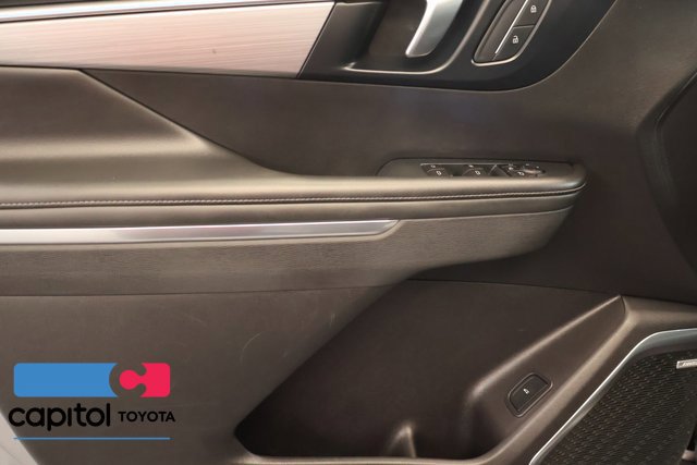 Used 2025 Buick Enclave Preferred AWD/4WD image 9