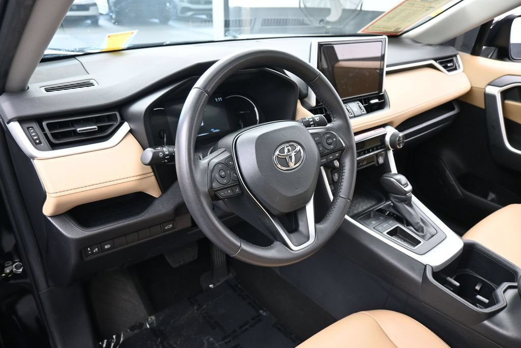 Used 2025 Toyota RAV4 XLE Premium FWD image 12