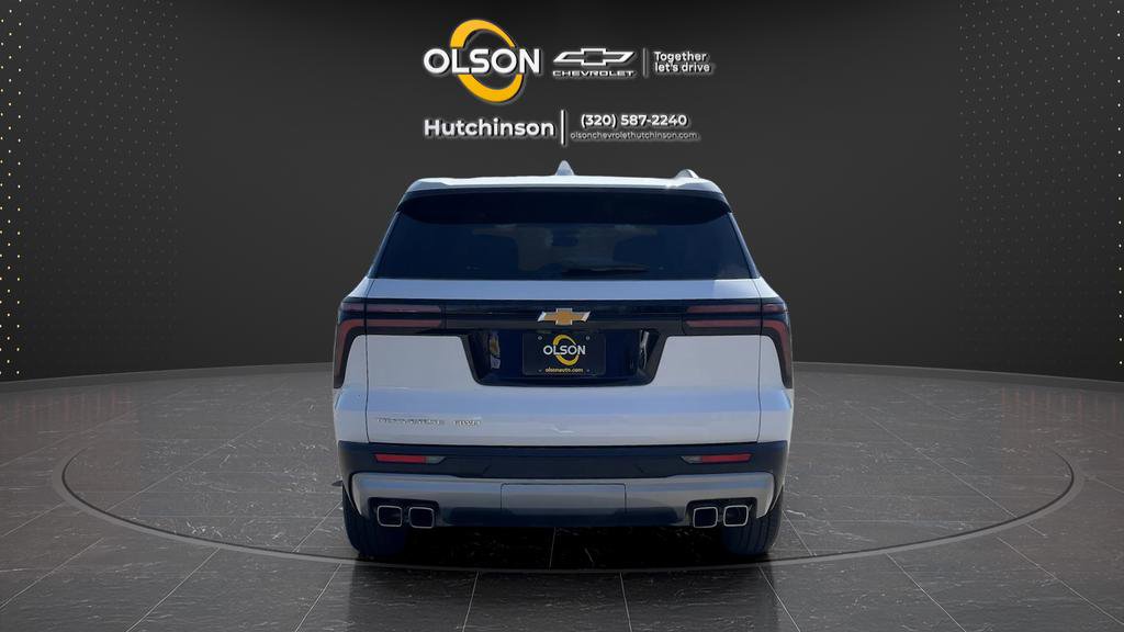 Used 2025 Chevrolet Traverse LT image 11