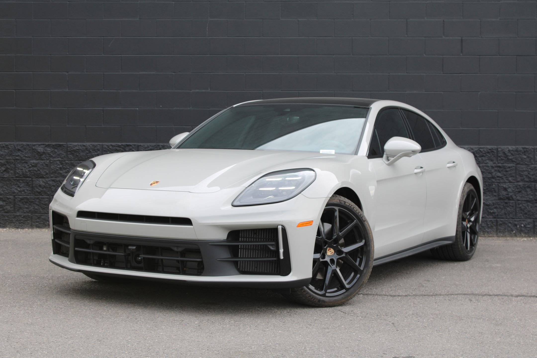 Certified 2025 Porsche Panamera 4 image 1