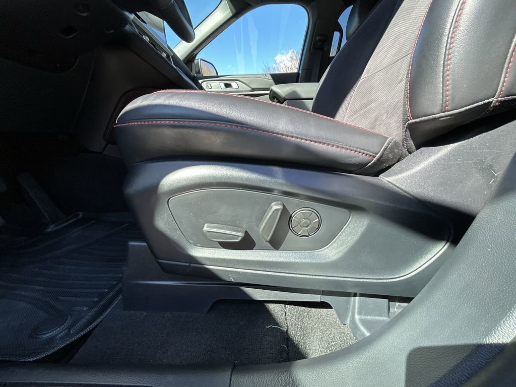 Used 2025 Ford Explorer ST image 12