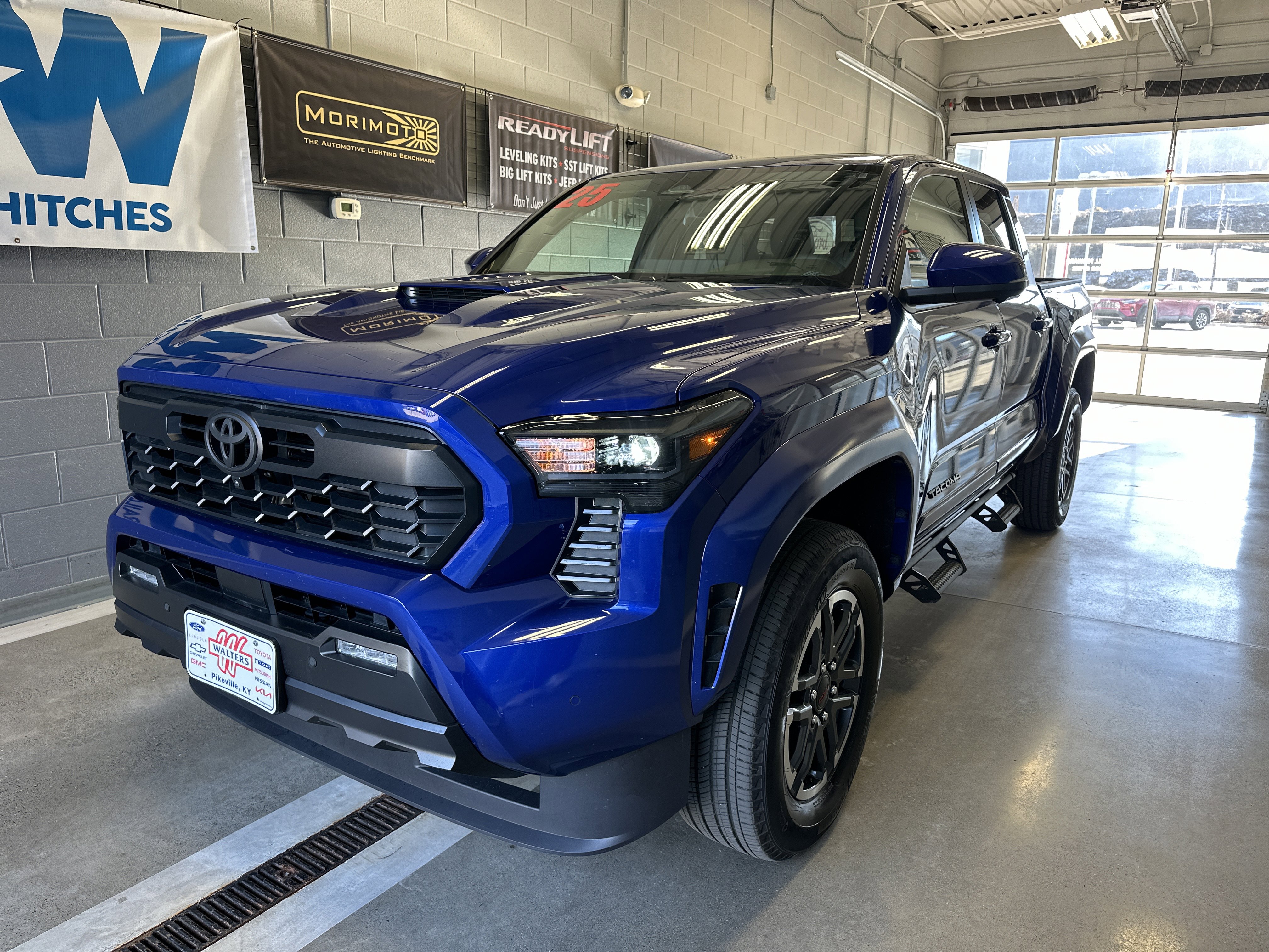 Used 2025 Toyota Tacoma TRD Sport image 3