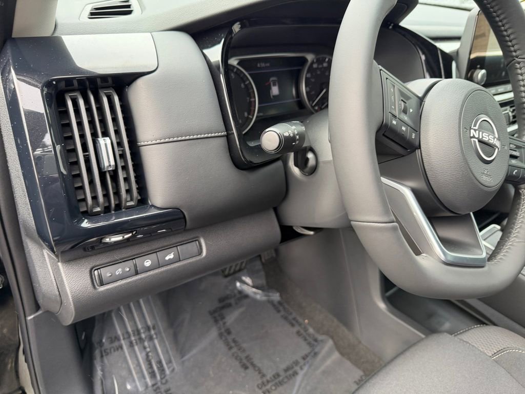 New 2025 Nissan Pathfinder SV image 14