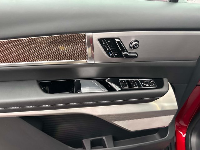 New 2026 Cadillac Vistiq Luxury w/ LPO, Floor Liner Package AWD/4WD image 18