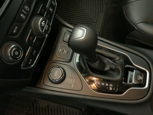 Used 2019 Jeep Cherokee Limited image 38