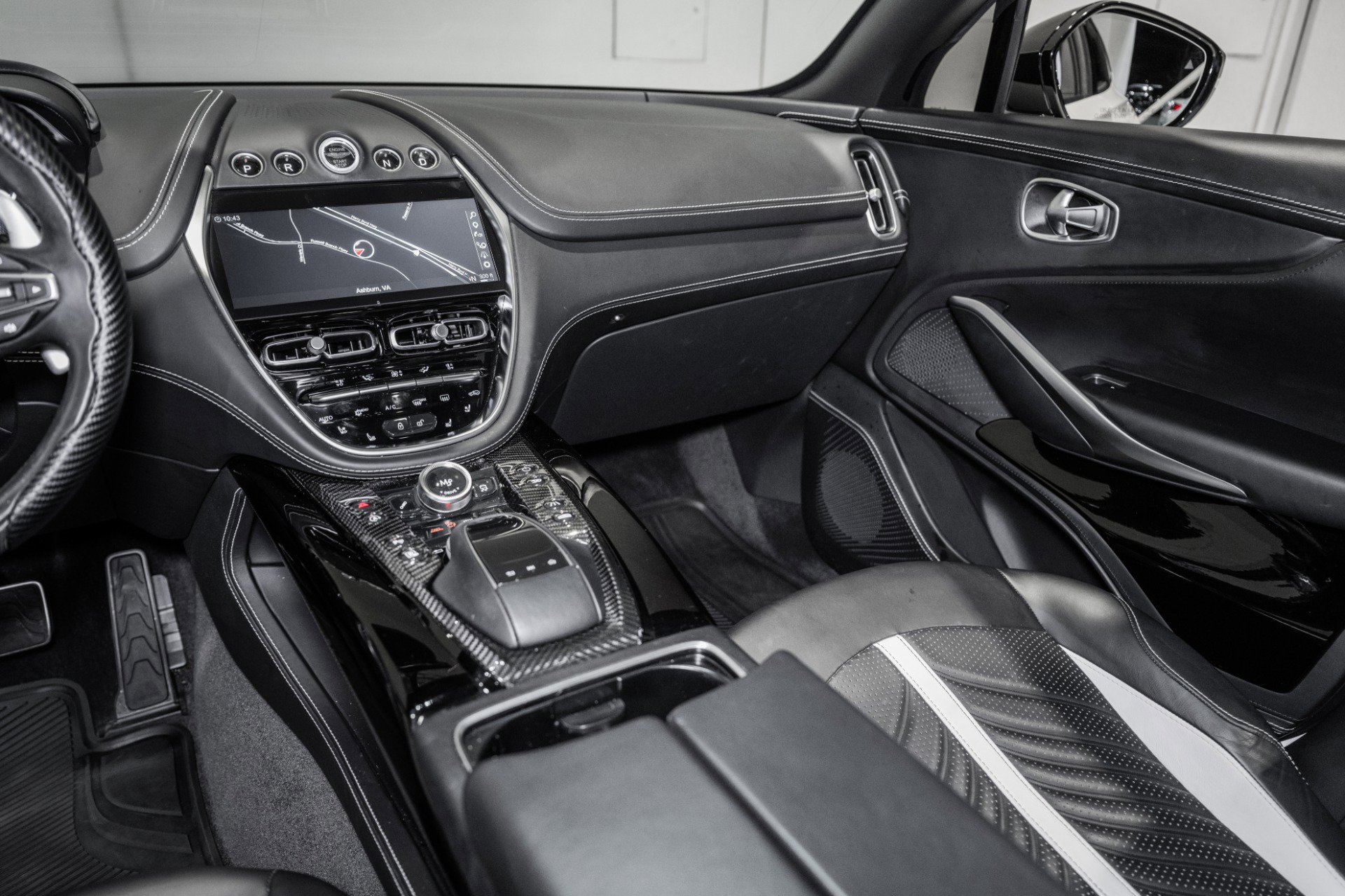 Used 2023 Aston Martin DBX 707 image 24